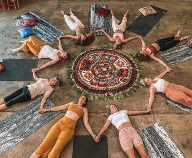Class Management in Yoga 🧘‍♂️💫: Building an Inclusive Atmosphere and Group Dynamics